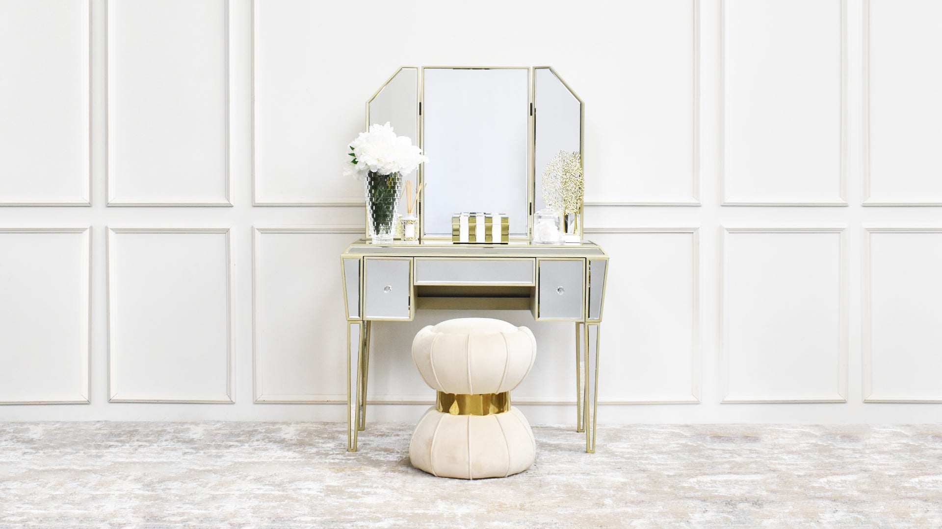 THE MOST PETITE VANITY TABLE