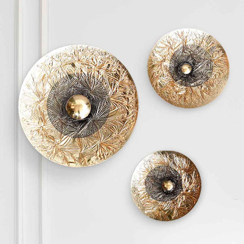 Available in 3 sizes, this wall decor artwork design features a black metal mesh 3-tier layered between a glossy gold round center and concave textured base. This trio collection works perfectly to exhibit your timeless style of classy and formal presentation.