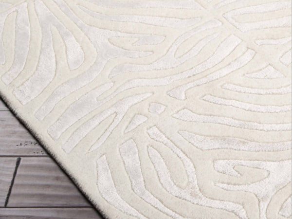 Close up look of Labyrinth Ivory rug details with contrasting ivory and cream.
