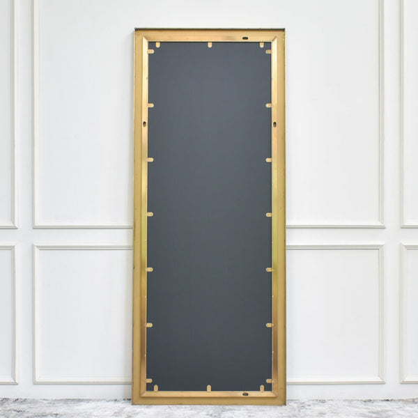 Wall-mounted or leaning full length mirror with high-quality copper-free mirror glass and a contemporary frame.