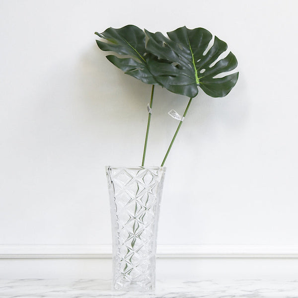Detachable monstera leaf stem, versatile piece and easy to layer with other type of faux plants. 