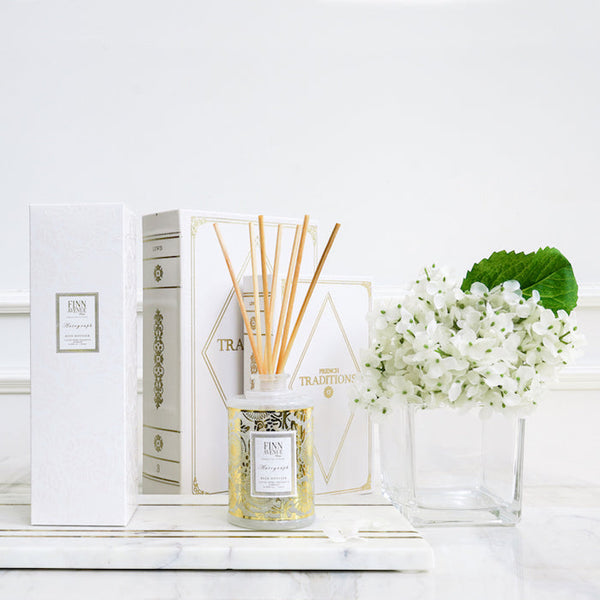 Reed Diffuser in the Signature Autograph scent.
