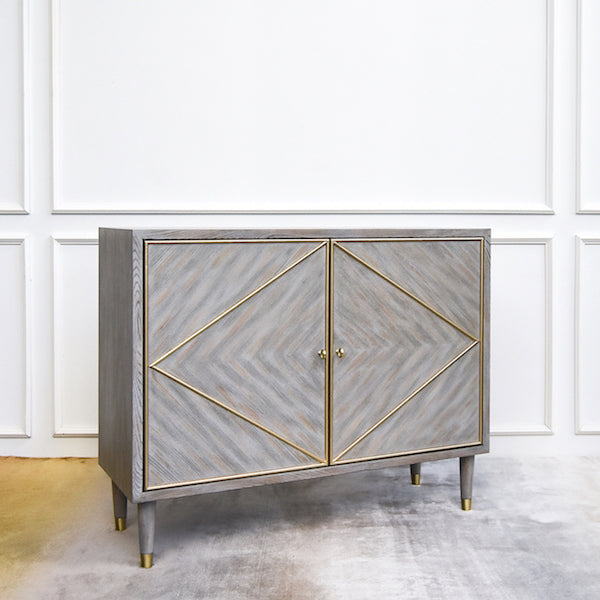 This chest is absolutely handsome and size-clever. Measuring at only 100cm width, this console table is a designer's dream. 