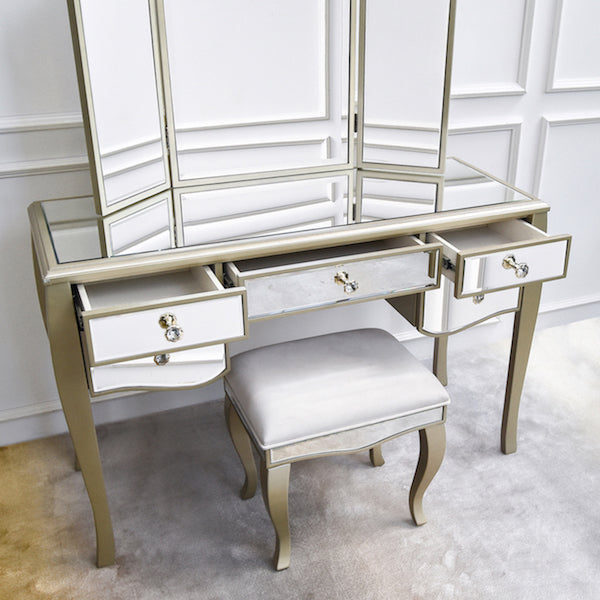 Marcella 5 Drawer Storage Dresser and Vanity Set, Crystal drawer knob for an elegant and luxurious style.