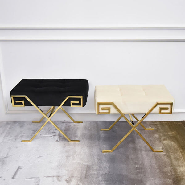 A versatile and multi purpose bench, petite and perfect in tight spaces.