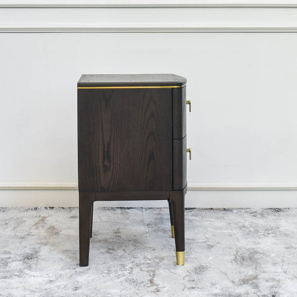 Hand-painted finish: Close-up of the hand-painted taupe brown hues on the table, showcasing its elegant and sophisticated color.