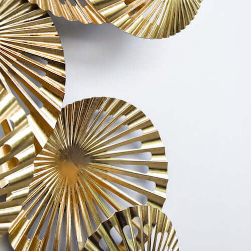 Close up look of Aluminium round Ola wall art details. 