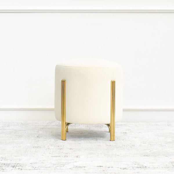 Park Nova Ottoman is an all-purpose gold stool. Prefect as a vanity stool, it can play the role of an extra seat in living space or even by the entrance for wearing shoes.