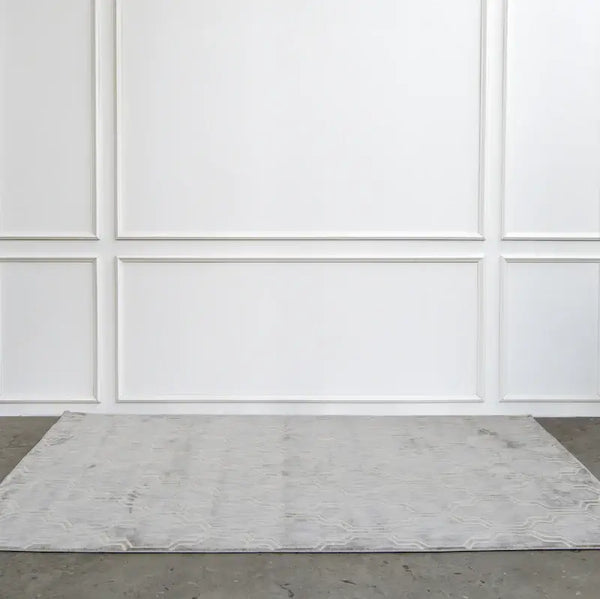 Quinn rug on the floor, varying hues of grey and ivory cream.
