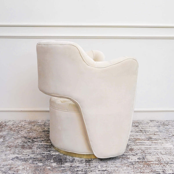 Smooth curved lines of the armrests and the backrest stretches into one silhouette.