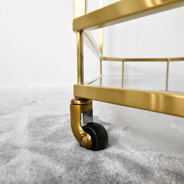 Zoom in look of the wheels and gold detailings.