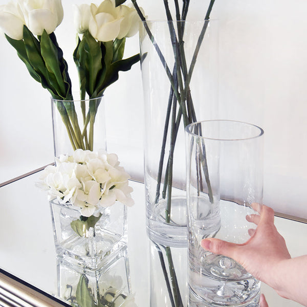 Home and decor vases in square vase as well as cynlindrical vases in both tall and small sizes.