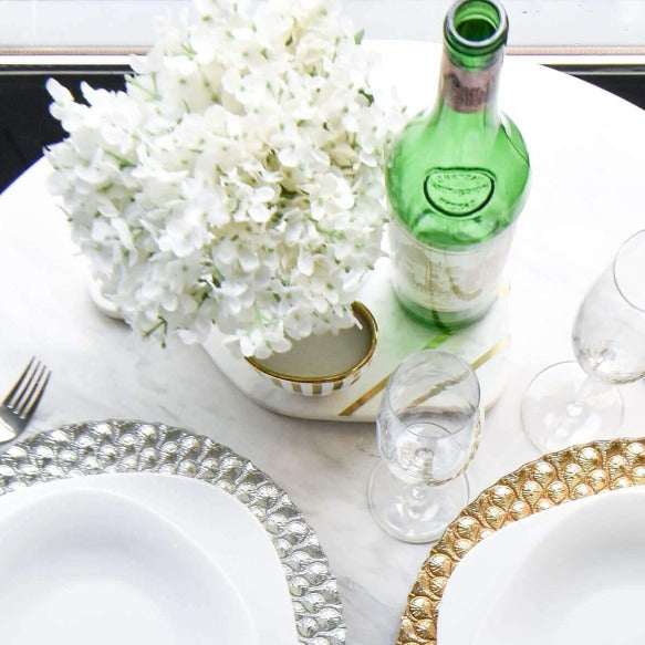 Close up look, protect your dining table top with a tray for your vase and diningware.