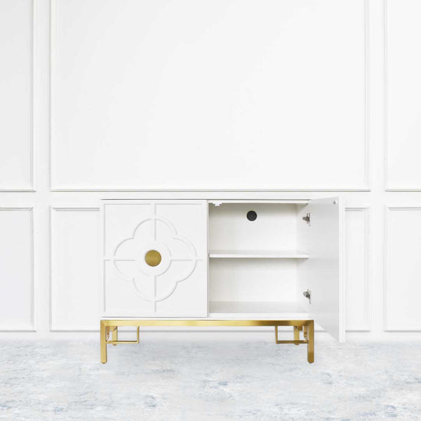 Spacious storage space and luxurious detailed white and brushed gold stainless steel details. 