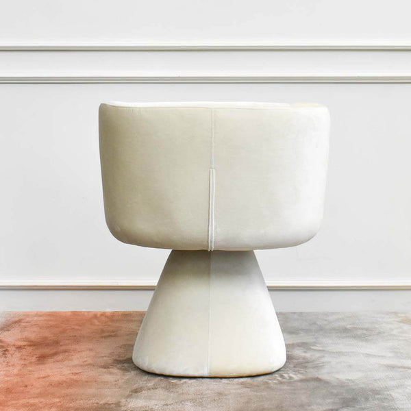 Perfect for smaller spaces or bedroom corner nooks, its sexy curved back support adds a decadent aesthetic across the entire artistic piece.