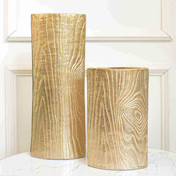 Georg timber vase is available in two sizes, large and small.