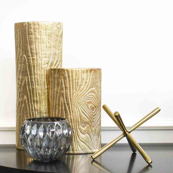 Display it on a side table, dining room buffet, or as a console table centerpiece, this decorative Georg vase is an ideal gift, or just to make a statement.