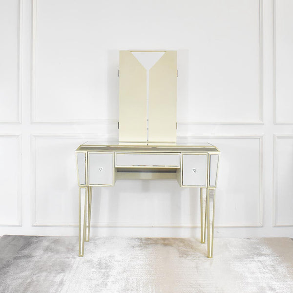 Made for smaller spaces, this is a perfect dresser for the very one who appreciates beauty and style in a petite size.