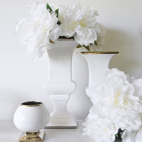 Mauro collection, Small structural ceramic vase for a full loveliness and feminine flair.