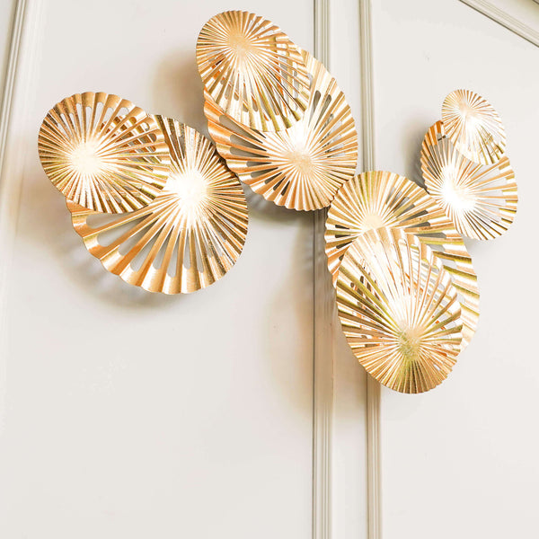 Create a modern mid-century vibe and look with the Luxurious Gold wall art, Aluminium and lightweight for ease of hanging.