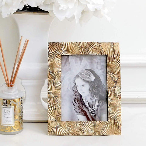 Palms Gold Leaves Photo Frame, gives your room a breezy and tropical vibe. 