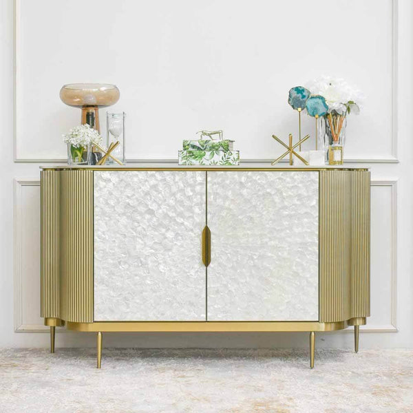 Add a flora and fauna look to your Console table with the Serene Botanical book box. 