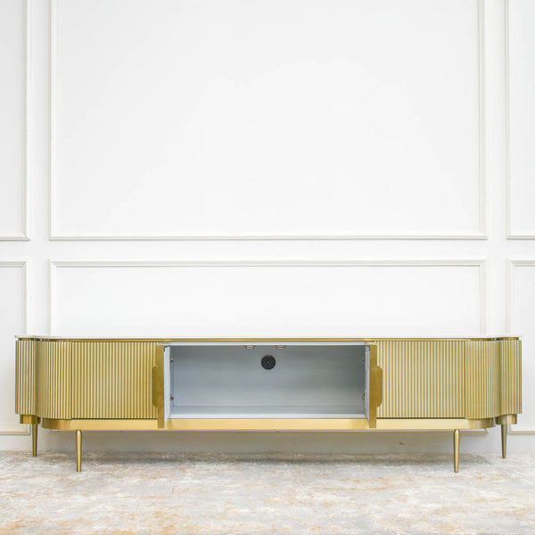 Middle main storage space, one grommet hole for cable management. 