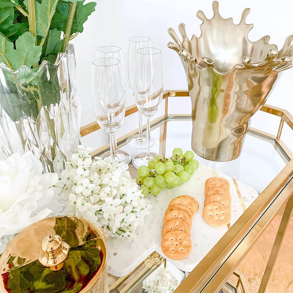 Add some whimsical style with this Gold table vase, that is sure to keep your guests entertained.