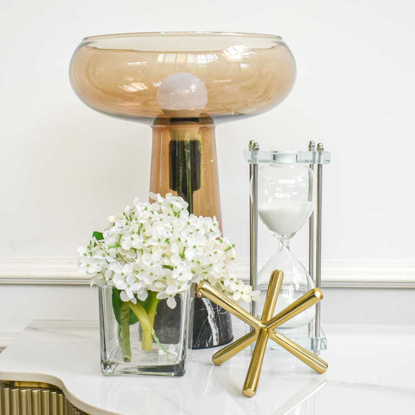 The slim silhouette when turned, takes 30 minutes for the sands to transit to the bottom.