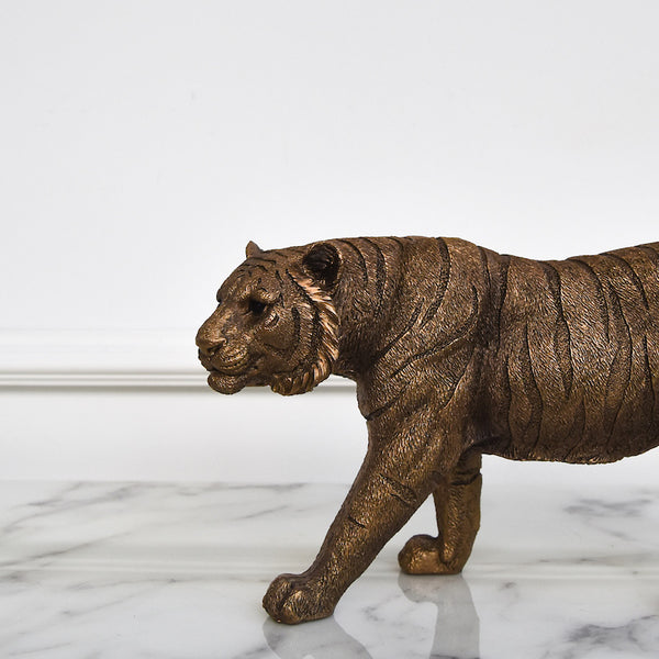 Tiger sculpture, delicate details piece for the console table.